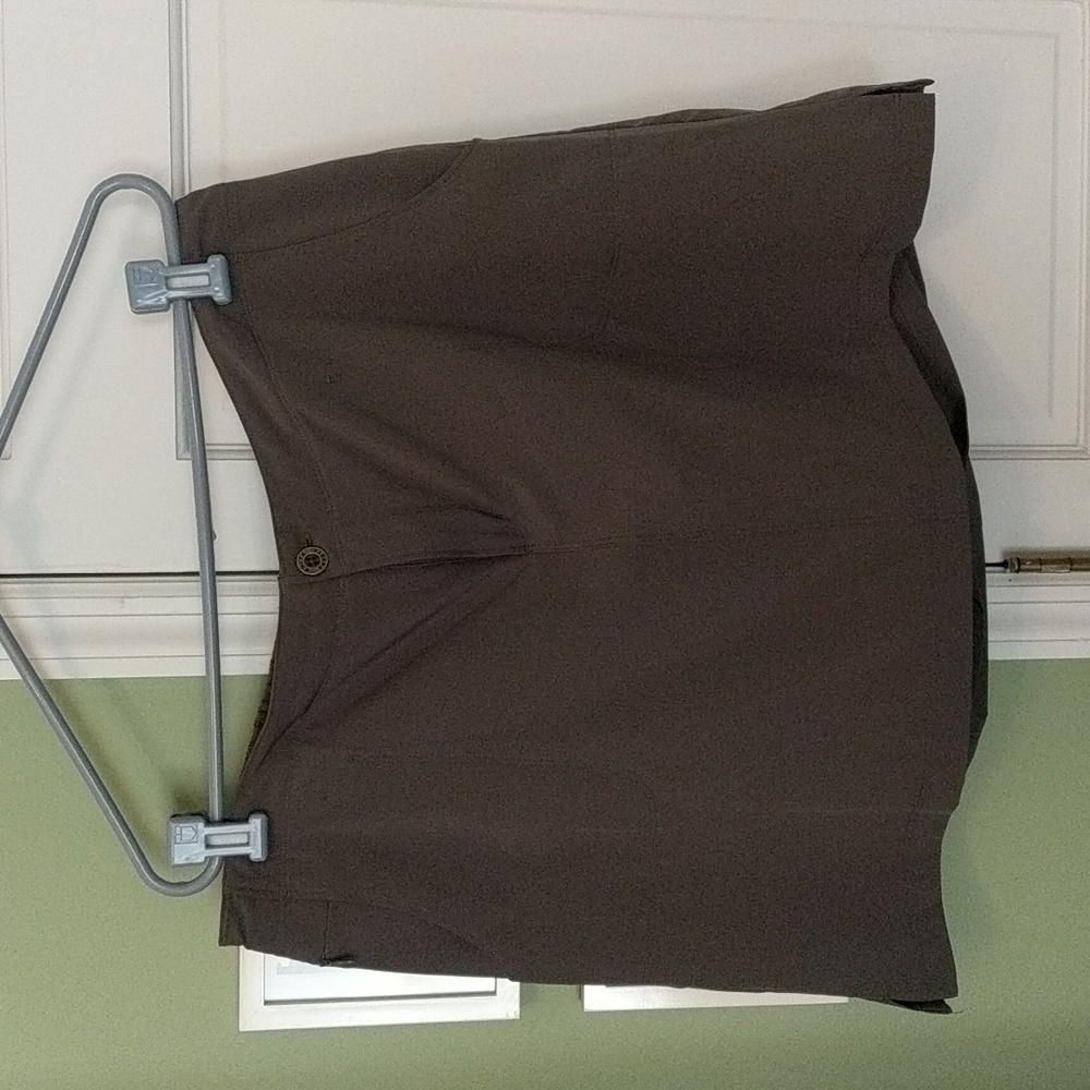 White Sierra Skort in Size XL, grey or light olive-grey in color
